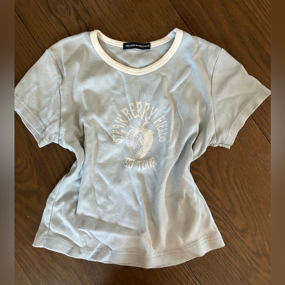 Brandy Melville baby tee 🍓🍓